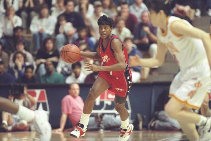 Team USA guard Sheryl Swoopes dribbles the ball in the 1996 Summer Olympics.